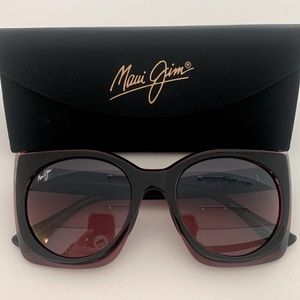 Brand new, never worn Maui Jim Pakalana women’s fashion sunglasses.